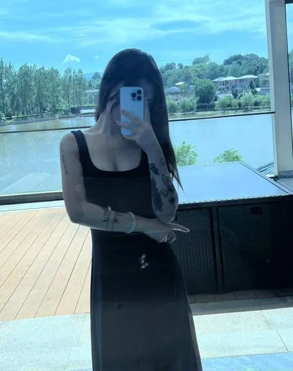 19岁高颜值气质美女