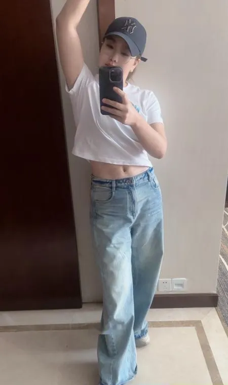 闷骚眼镜姐