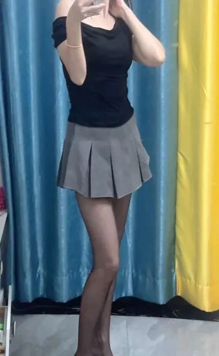 虎丘翘臀长腿美女