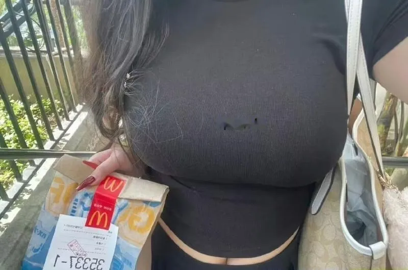 河东大胸年轻嫩妹