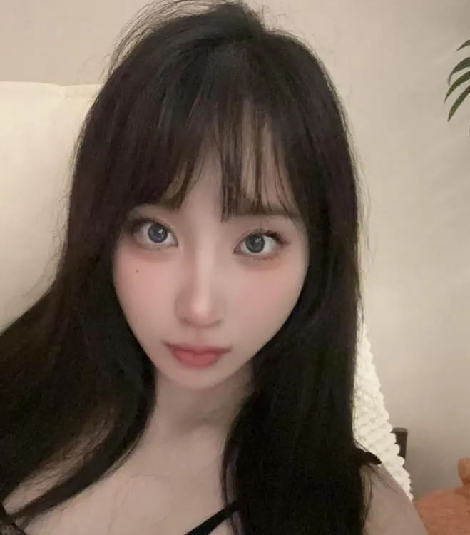 态度挺好的小美女