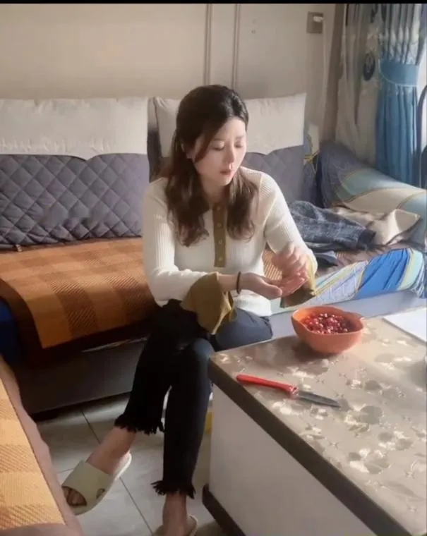 园区小浪妇洛娇