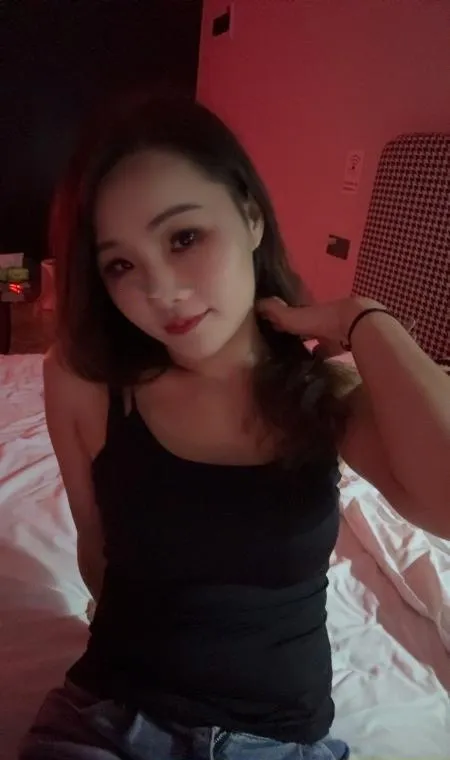 长腿服务型少妇