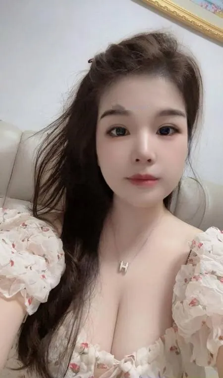 海珠圆润大波妹子