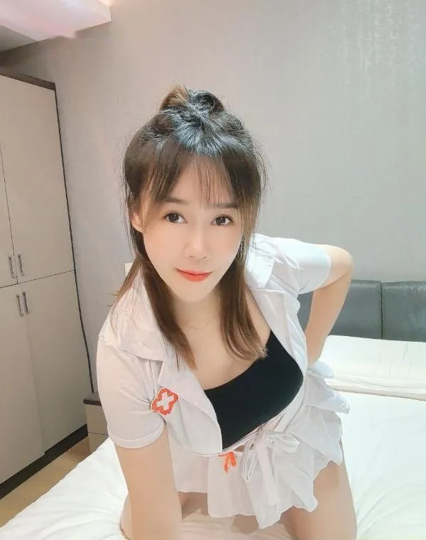 吴江喷潮小妇女