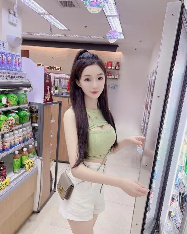 大胸细腿气质御姐