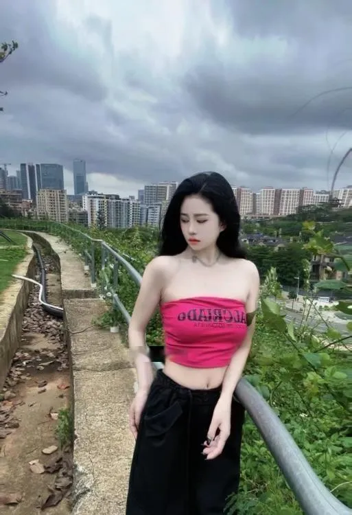包河娇小玲珑的小美女