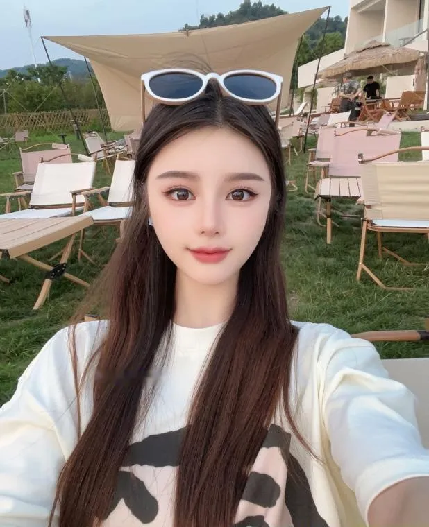 长相甜美胸挺粉嫩
