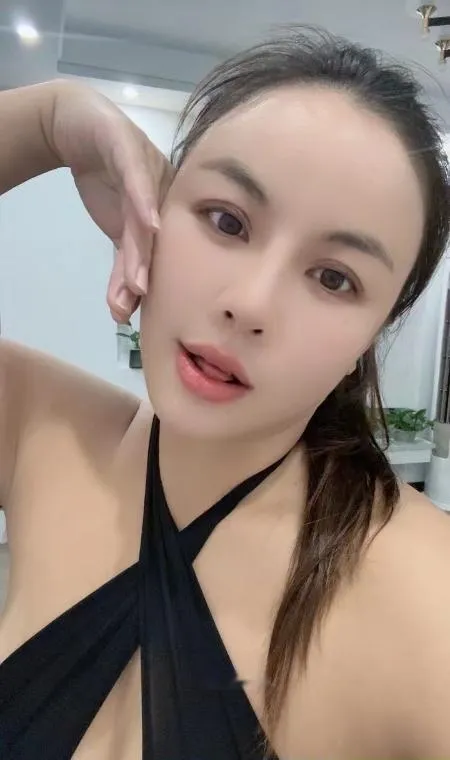 静安中泰混血大胸御姐