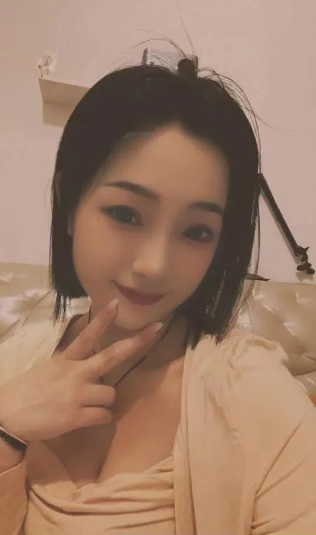 身材很棒的白嫩御姐