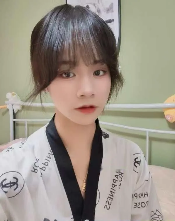 南京大胸清纯美少女
