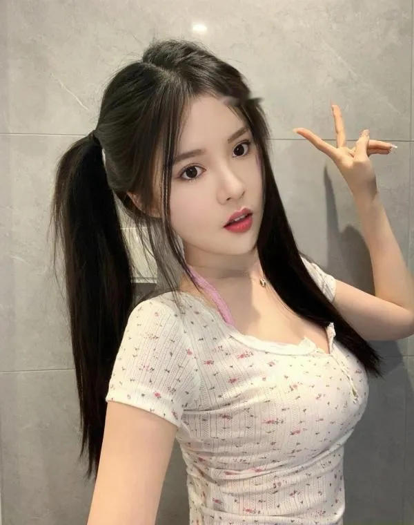 大奶瑜伽妹