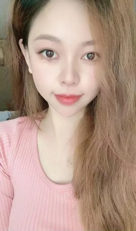 大胸S型身材小艾