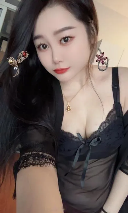 肤白风骚小骚货