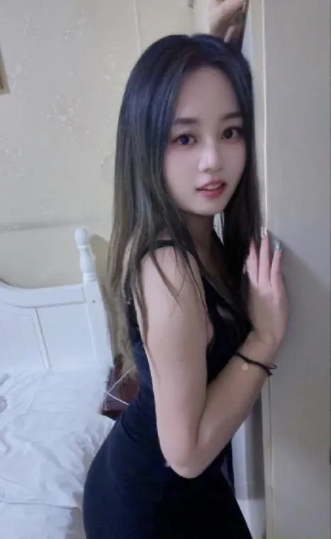 舌吻小骚妇