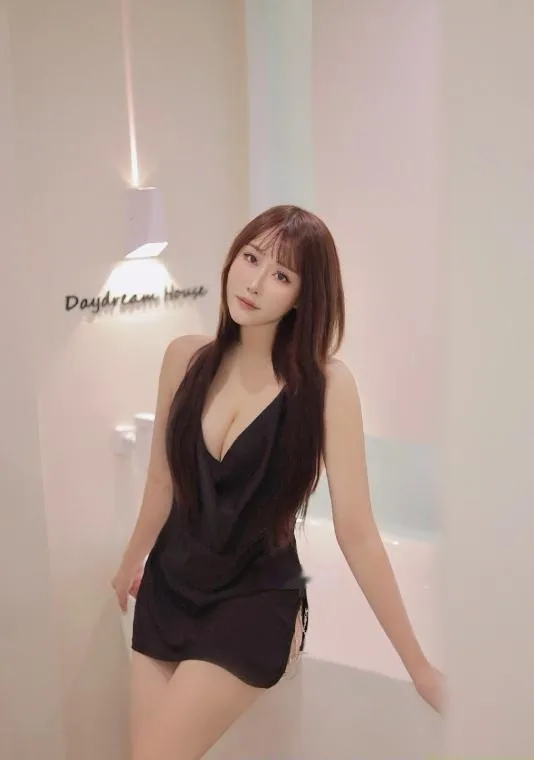 天心大胸御姐妹子