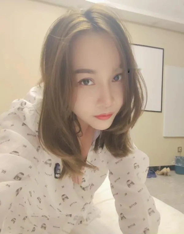 长腿韵味小少妇