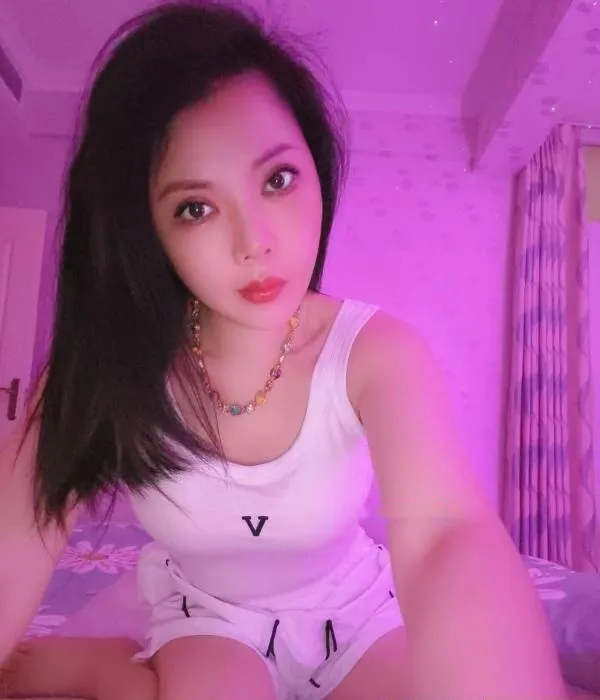 武侯个人制服少妇雅雅