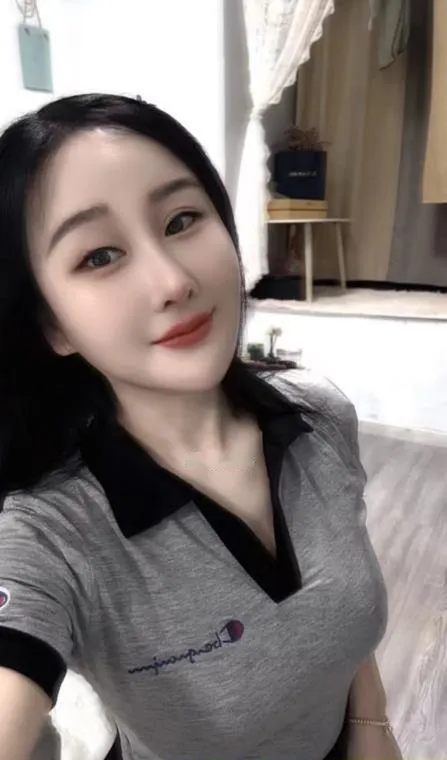 性感大波颜值小姐姐