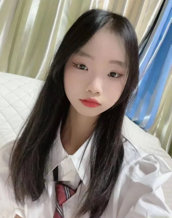 00后丝袜小妹