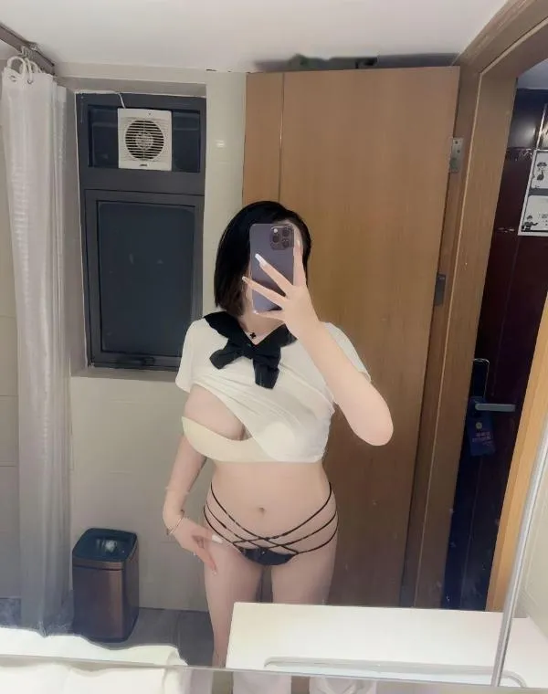 巨乳风骚少妇朵