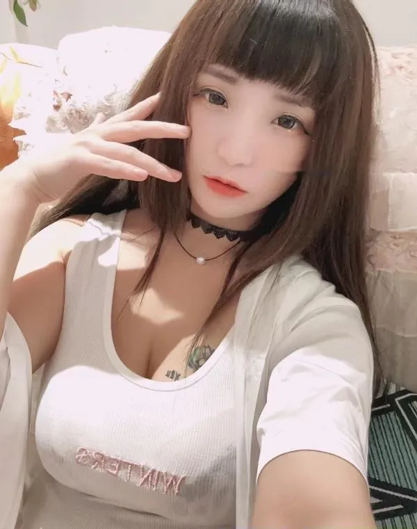 鞍山胸大妹子