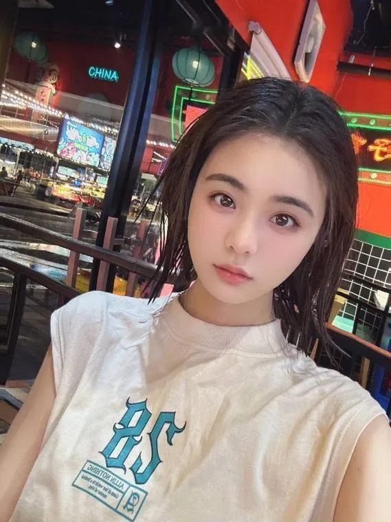 短发颜值可爱Mico