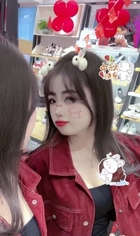 鞋店兼职小姐姐
