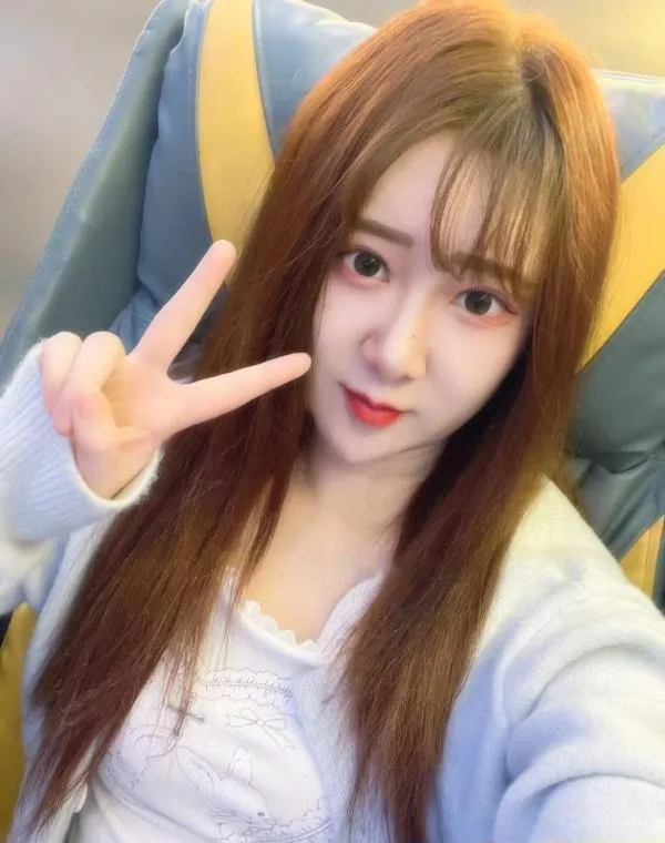 黄岛女友感小美女