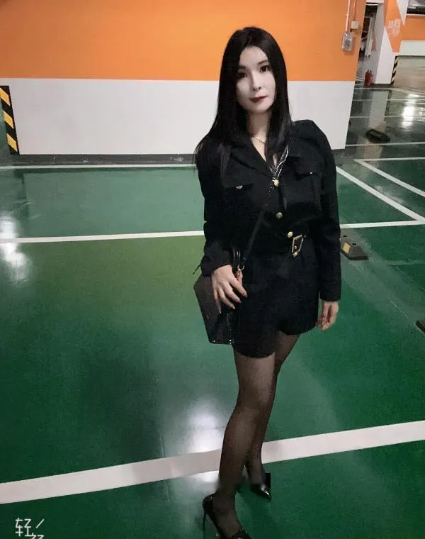 黑丝骚女