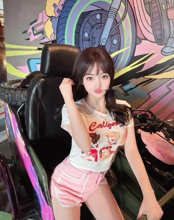 大奶虎牙妹文文