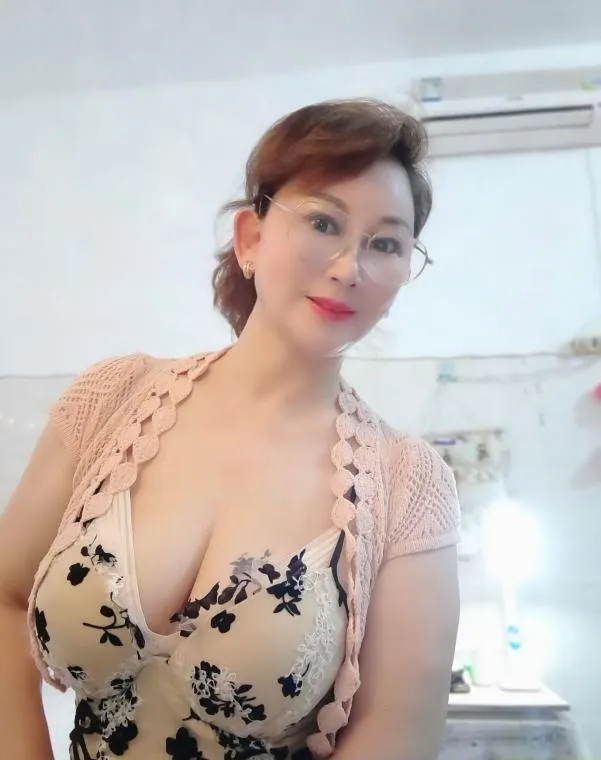 巨乳奶妈