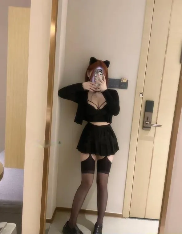 细腰翘臀风骚小姐姐