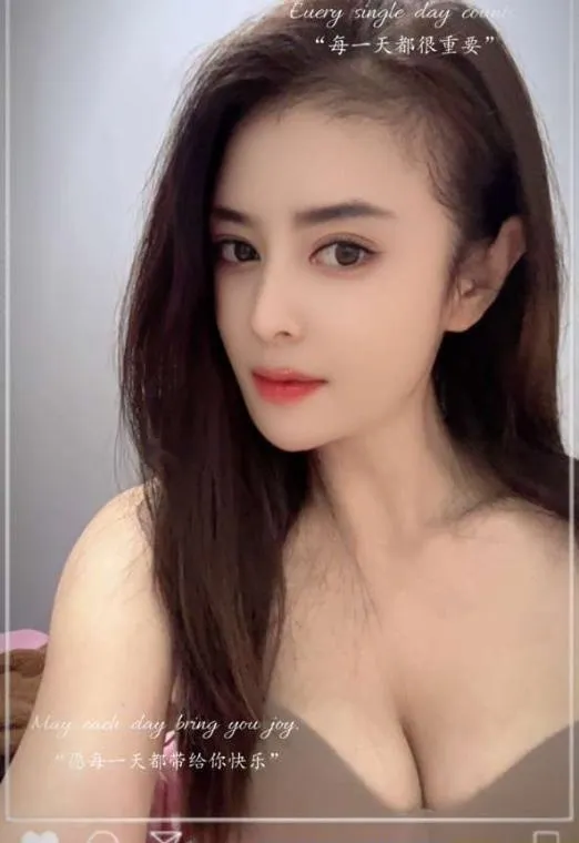 虎丘翘臀长腿美女