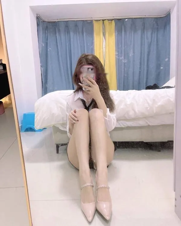 纯欲兼职大长腿嫩妹