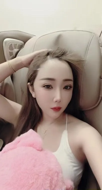 肤白美女敏感会喷水