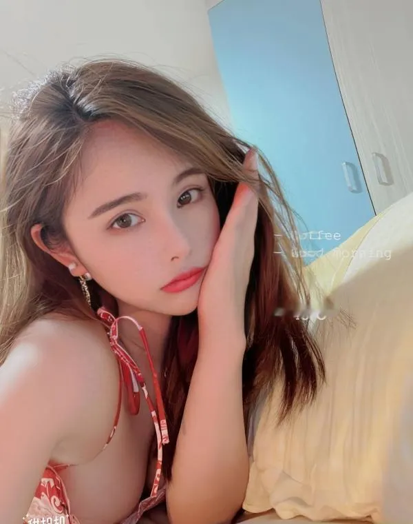 翘臀骚妹子小小