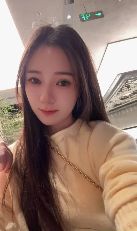 闵行性感美女雪瑶