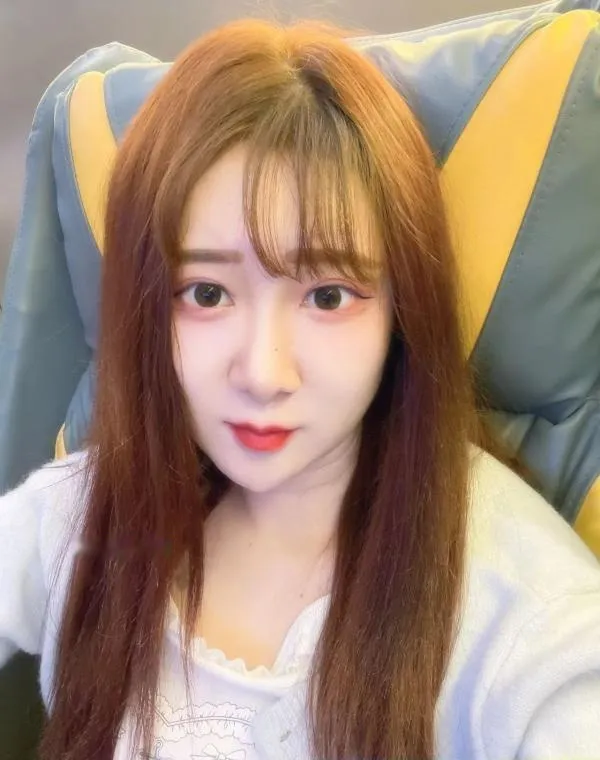 黄岛女友感小美女