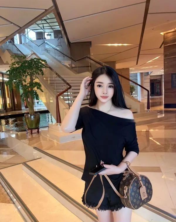 龙华骚货曼妮