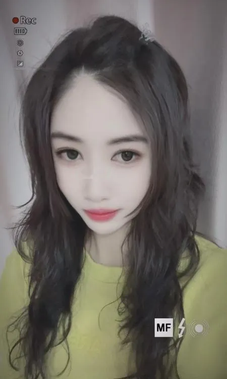 服务系肤白妹子简心