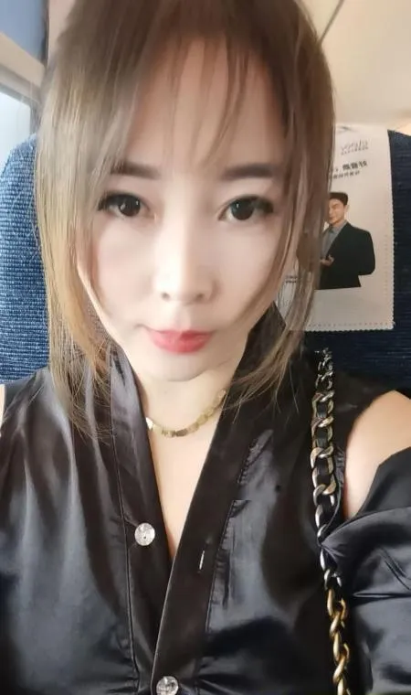 服务型大奶雪梅