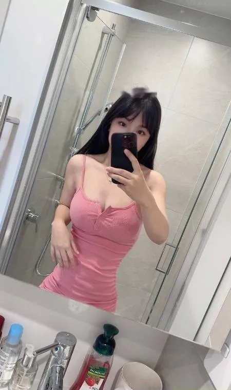 大胸粉嫩颜值小姐姐