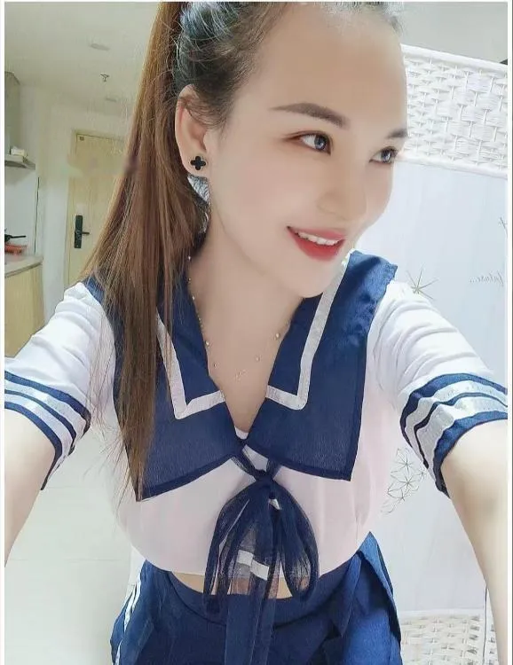 制服御姐圆圆