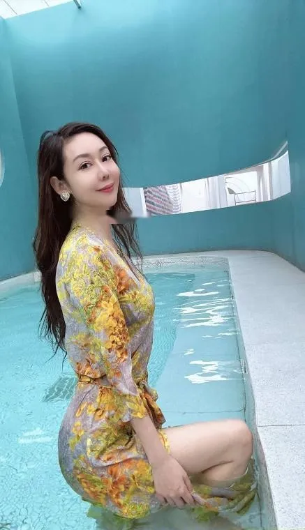 风骚主动后入长腿妹