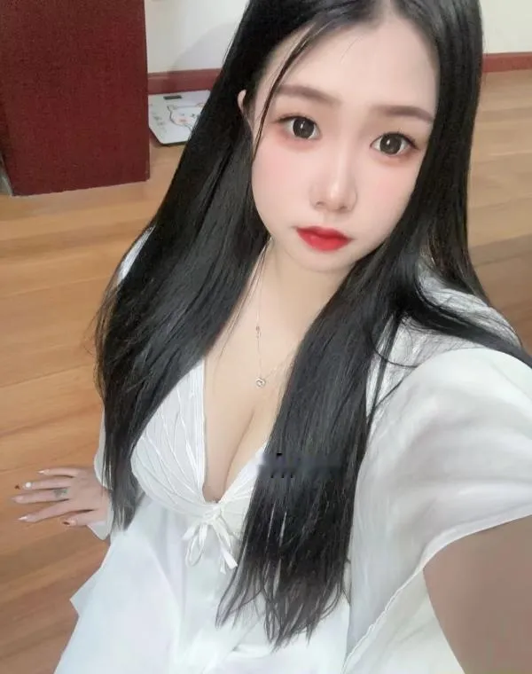 大奶妮妮小可爱