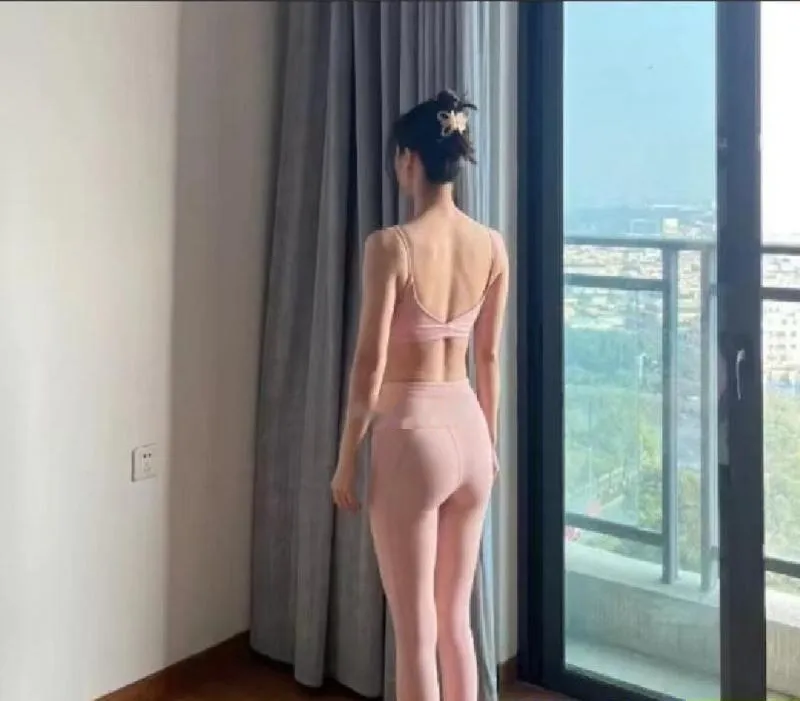 南门性感大长腿小星