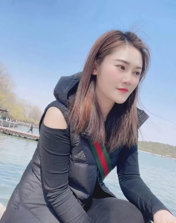 胸形很好看的小姐姐