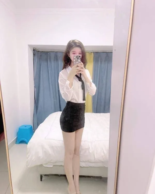 纯欲兼职大长腿嫩妹