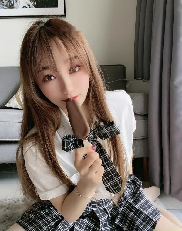 很嫩的妹子